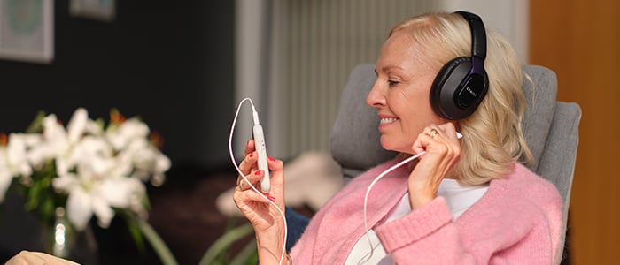 Una donna usa Lenire.