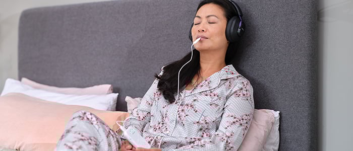 Una donna usa Lenire.